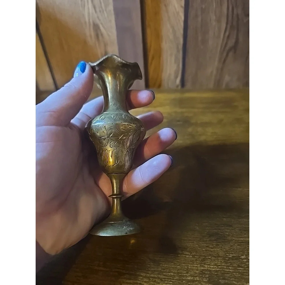 Vintage etched brass bud vase, India,‎ scalloped rim